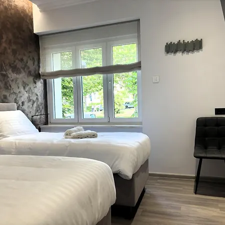 Apartamento At 4 & *