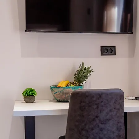 At 4 & شقة سبليت