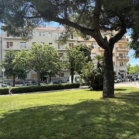 Apartment At 4 & Split