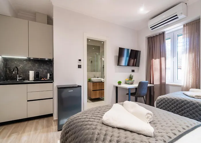 Apartment At 4 & Split