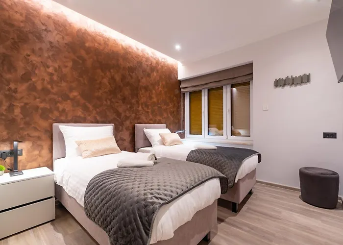 At 4 & Apartment Split