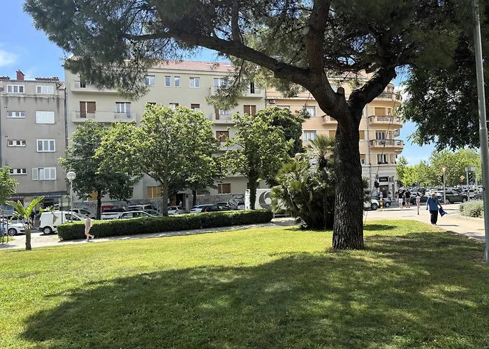 Apartment At 4 & Split