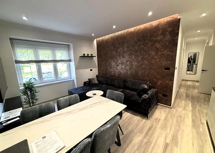 At 4 & Apartment Split