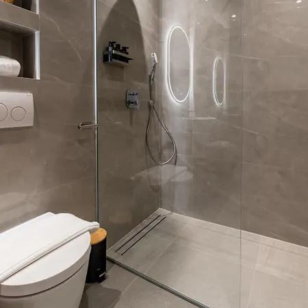 Apartment At 4 & Split